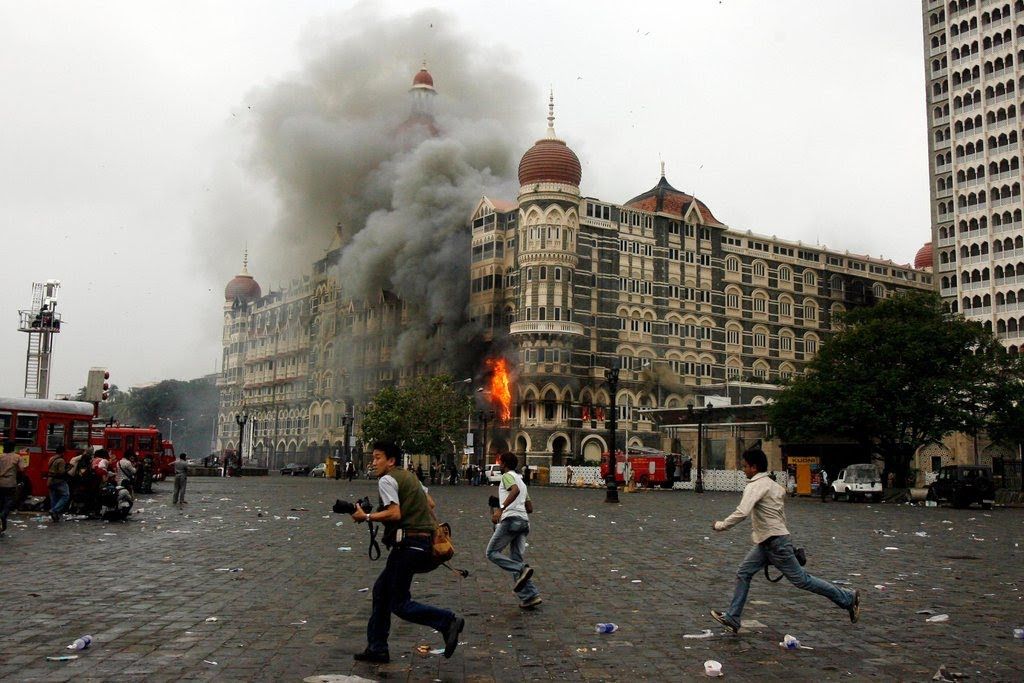 building on fire in mumbai after a terrorist attack